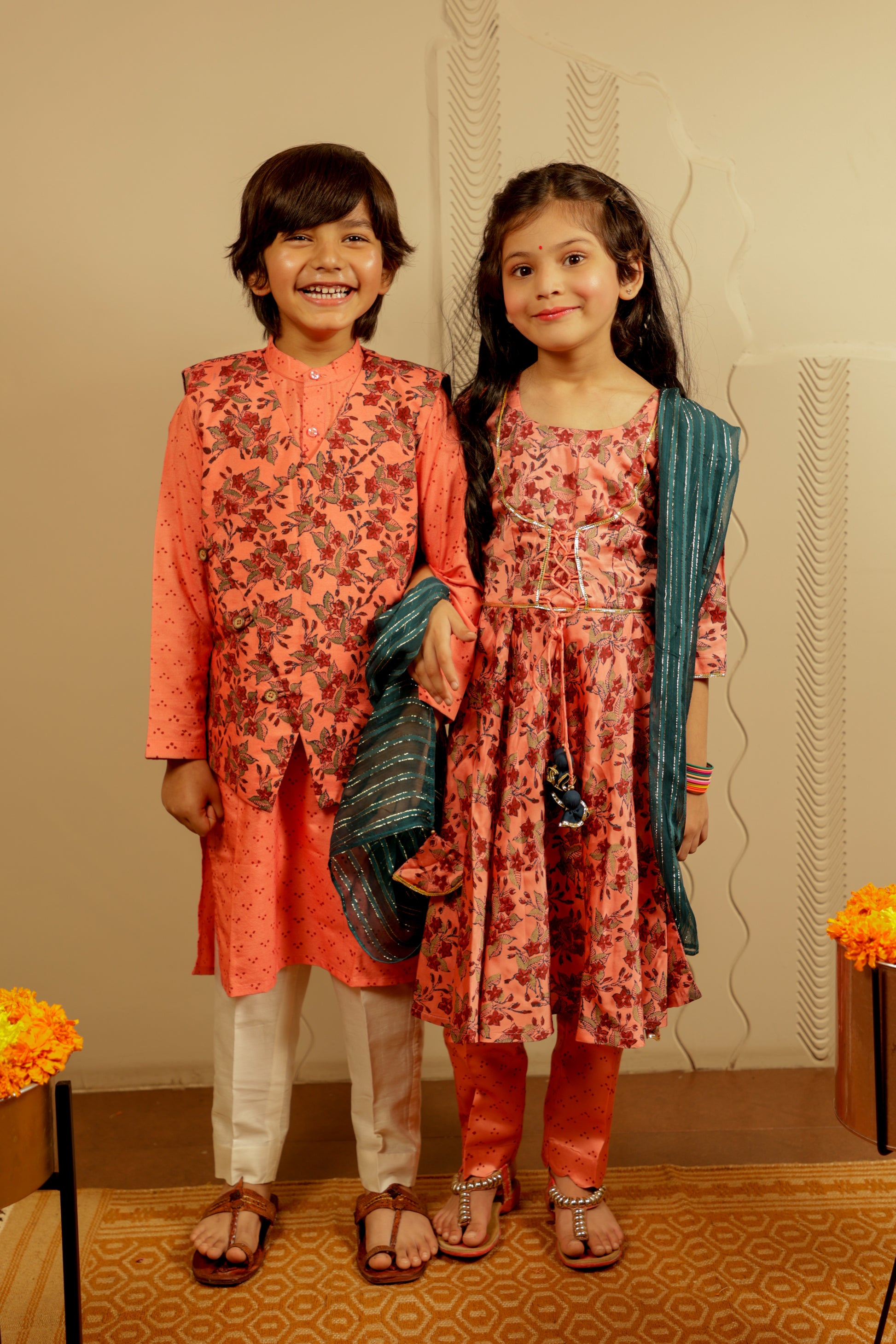 PEACH PHOOLJAAL KURTA AND PANTS WITH DUPATTA